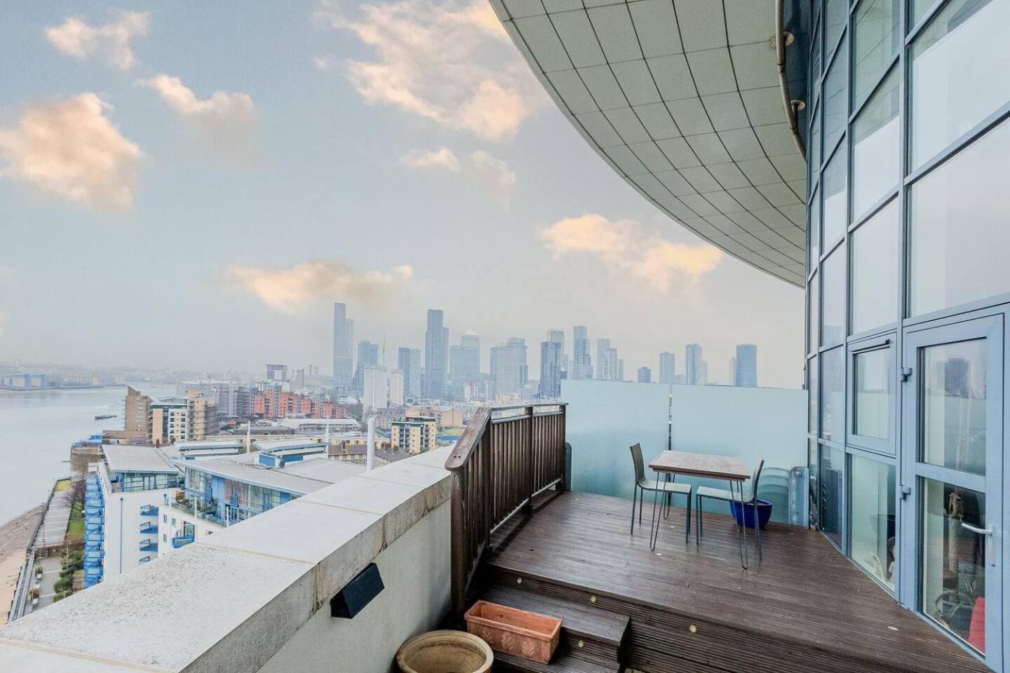 London Canary Wharf Riverside Penthouse Apartment Exterior photo